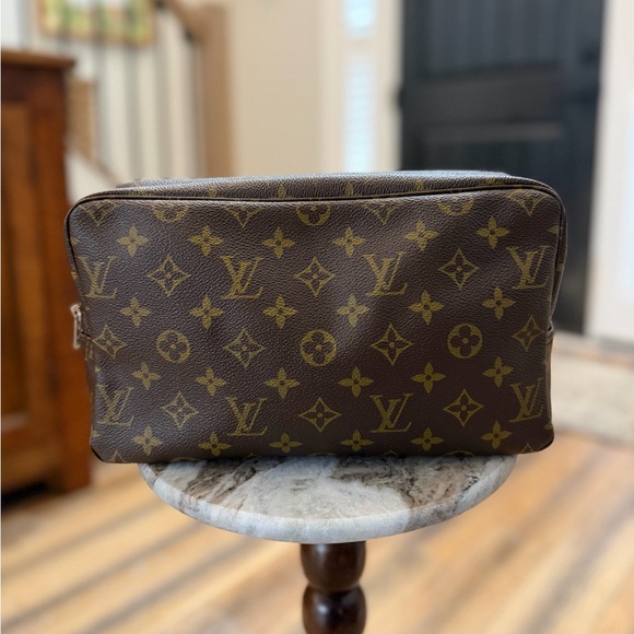 Louis Vuitton Handbags - LOUIS VUITTON toiletry 28